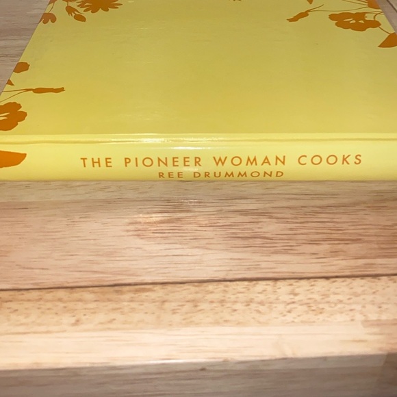 Book of The Pioneer Woman - Picture 2 of 9
